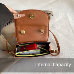 Mini Checkered Crossbody Bag with Top Handle – A Timeless Blend of Classic Pattern and Modern Function