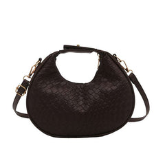 Chic Hobo Shoulder Bag – With its relaxed, slouchy silhouette and stylish design