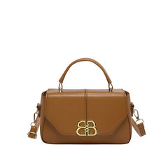 Sophisticated Minimalist Underarm Baguette with Distinct Metal Decor – Effortlessly Chic for Any Occasion