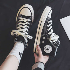 Classic High-Top Canvas Sneakers – Timeless and versatile