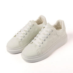 All-White Trainer Sneaker – Crisp, Minimalist Aesthetic Meets Lightweight Cushioning and Everyday Versatility in This Sleek Silhouette