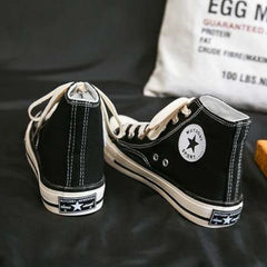 Classic High-Top Canvas Sneakers – Timeless and versatile