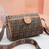 Modern Boston Bag with Vintage Charm – Combining contemporary design with timeless elegance