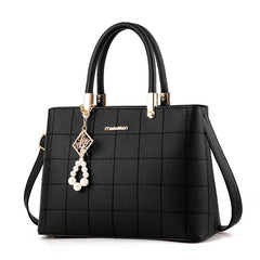 Trendy Underarm Shoulder Handbag – Featuring a sleek, modern silhouette