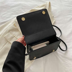 Trendy Underarm Shoulder Baguette Bag – Combining modern flair with timeless appeal