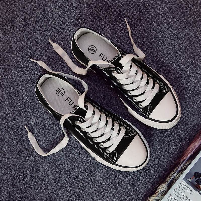 Vintage Vibe Canvas Shoes – Infused with Retro Charm and Modern Comfort, These Classic Sneakers Offer a Timeless Aesthetic