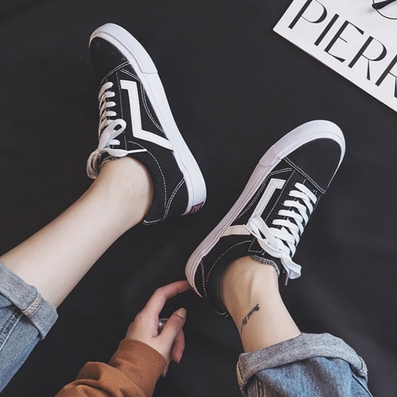 Timeless Slip-On Sneakers – Effortlessly blending style and convenience