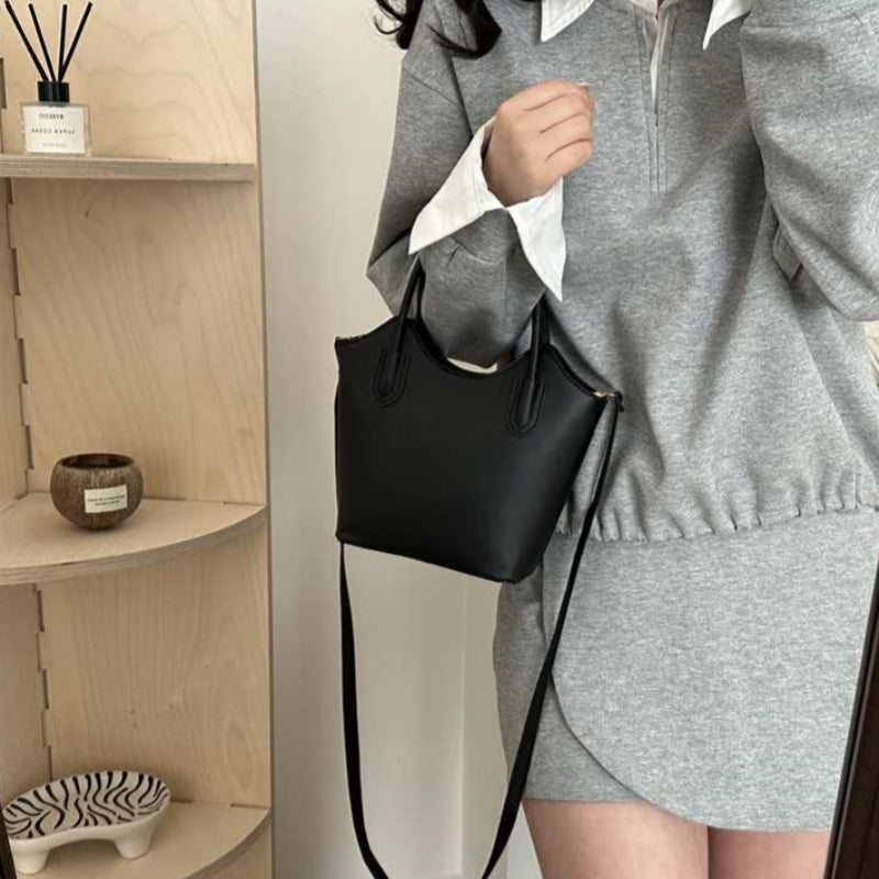 Minimalist Faux Leather Tote Bag – Crafted from high-quality faux leather